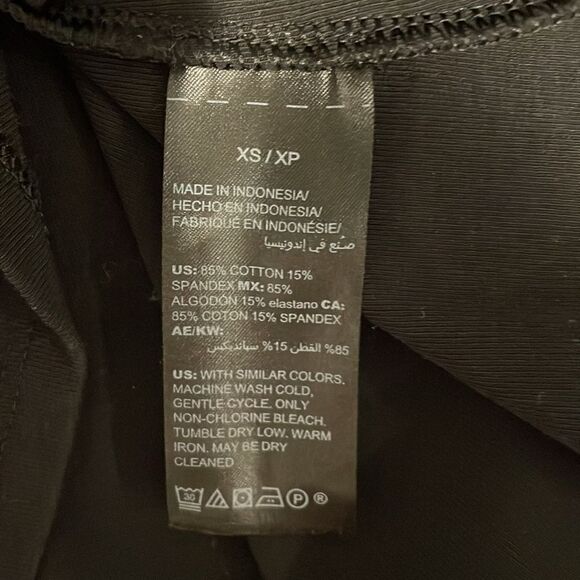 NWOT White House Black Market Long Sleeve V-Neck Top Size XS - Picture 9 of 9